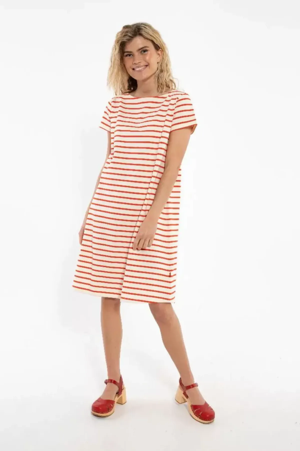 Danefæ Kleider>Danedomingo Heavy Cotton Dress Chalk/Bright Red