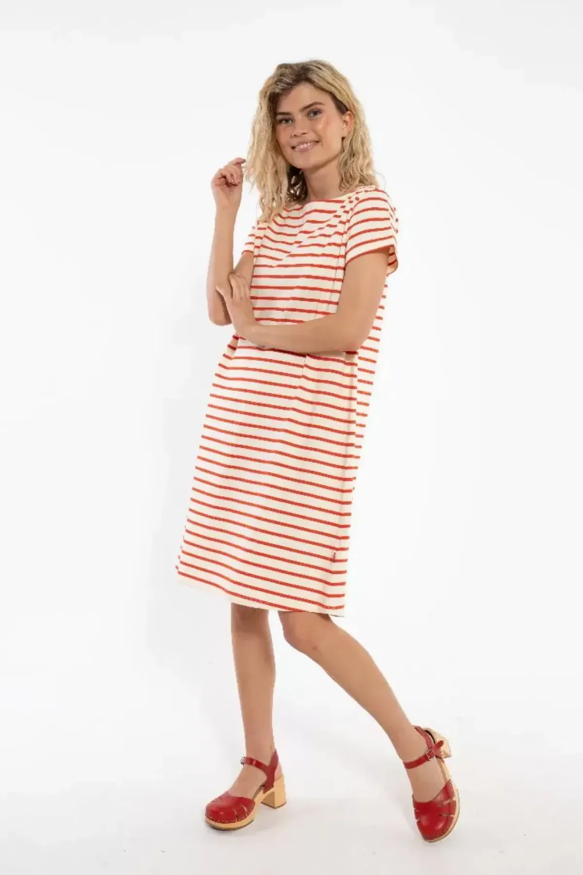 Danefæ Kleider>Danedomingo Heavy Cotton Dress Chalk/Bright Red