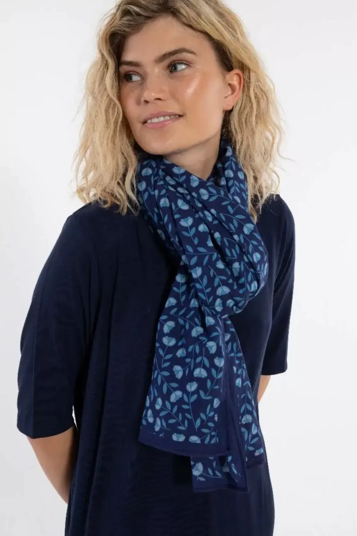 Danefæ Schals>Danenordby Scarf Cold Blue Fleurie