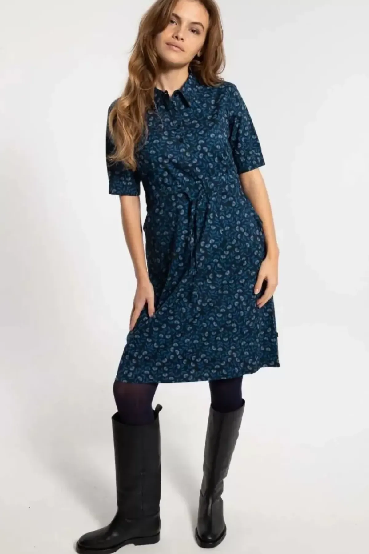 Danefæ Kleider>Danesusanne Poplin Dress Marine/Cold Blue Fleurie