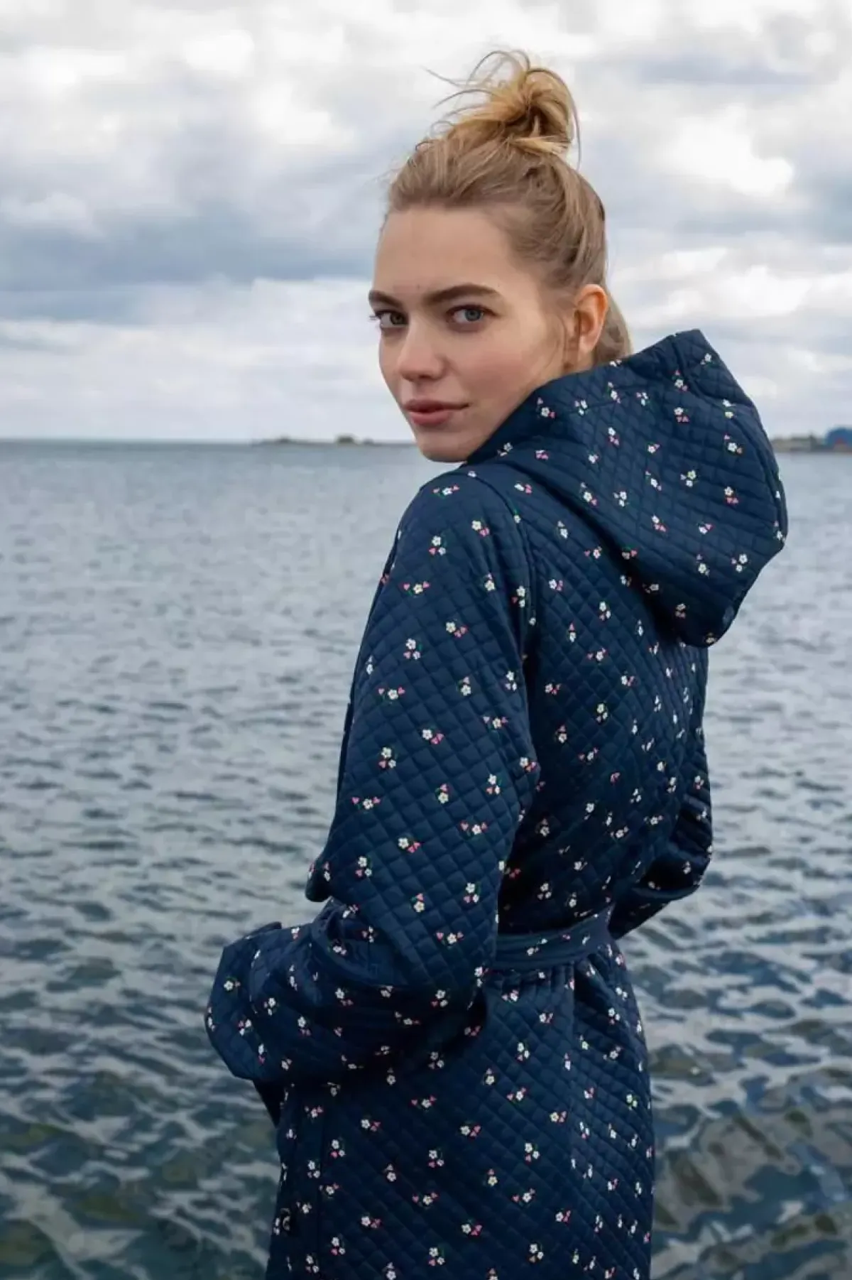 Danefæ Winter-Bademäntel>Daneviking Robe Navy Mini Flower