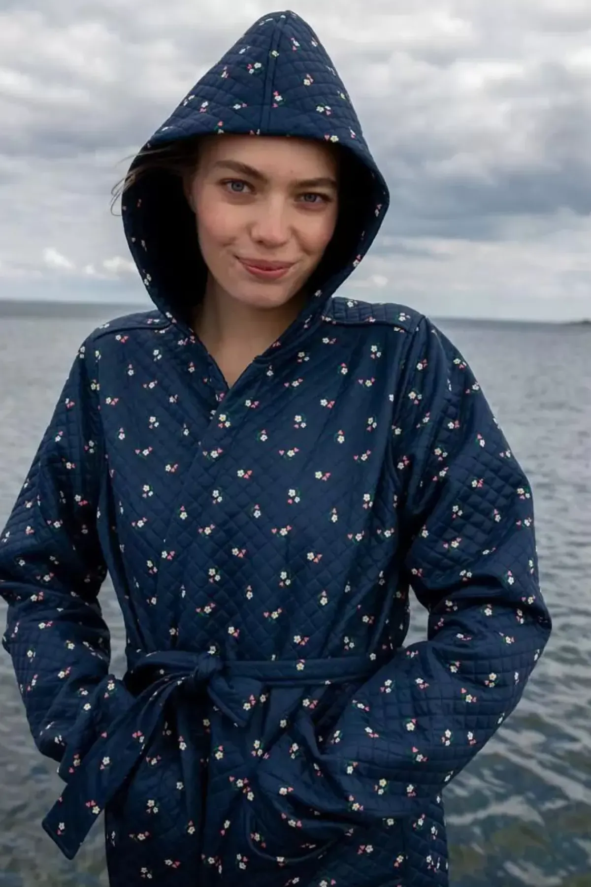 Danefæ Winter-Bademäntel>Daneviking Robe Navy Mini Flower