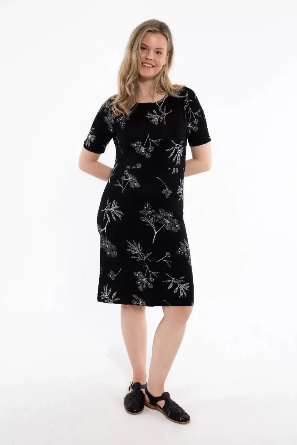 Danefæ Kleider>Organic - Danedaffodil Slub Dress Black Hemlock
