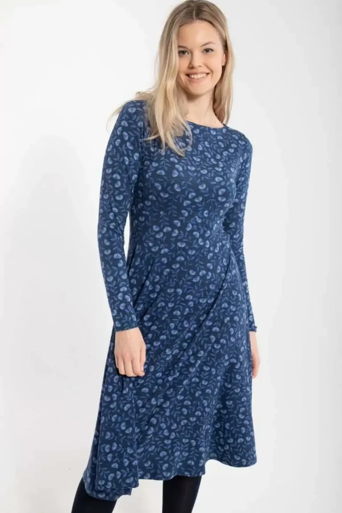 Danefæ Kleider>Organic - Danesigrid Viscose Dress Marine/Cold Blue Fleurie